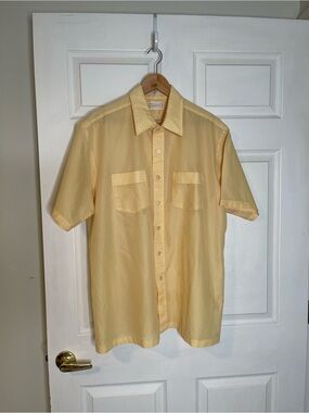 VINTAGE Men's Casual Short-Sleeve Button-Down Shirt in Pale Yellow